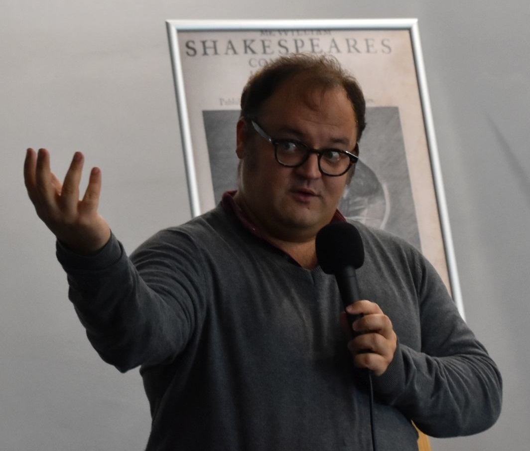 22 października 2025 w Powiatowej Bibliotece Publicznej im. Heleny i Stefana Nasfeterów w Wołominie prelekcję pt. „Świat jest teatrem, aktorami ludzie” dla młodzieży poprowadził uznany reżyser Jerzy Machowski.